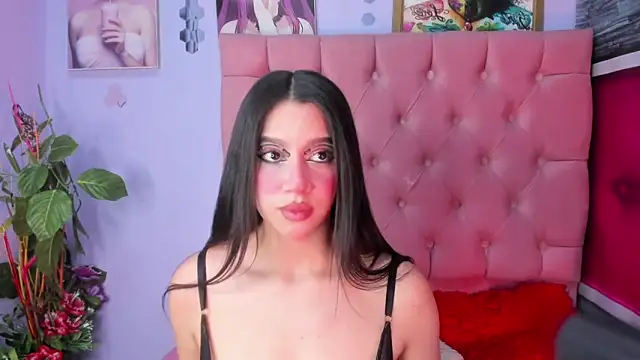 Snapshot of Megan_Luxe chatting on 10.21.25 Megan Luxe online show from 10.21.25