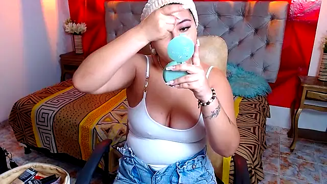 Snapshot of IsabellaaSweet chatting on 10.04.25 IsabellaaSweet online show from 10.04.25