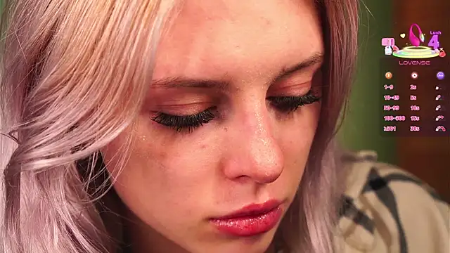 Snapshot of Nelly_Carroll chatting on 09.10.25 Nelly Carroll online show from 09.10.25