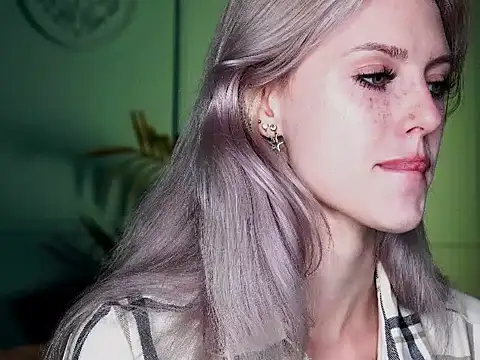 Snapshot of Nelly_Carroll chatting on 09.13.25 Nelly Carroll online show from 09.13.25