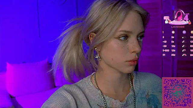 Snapshot of Nelly_Carroll chatting on 10.08.25 Nelly Carroll online show from 10.08.25