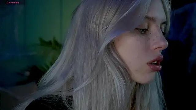 Snapshot of Nelly_Carroll chatting on 11.03.25 Nelly Carroll online show from 11.03.25