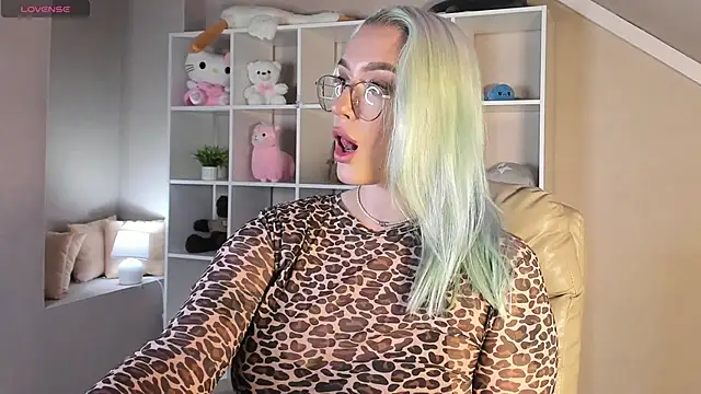 Vickie Nelsson online show from 09.17.25