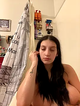 Snapshot of madsdeluxe chatting on 10.11.25 madsdeluxe online show from 10.11.25