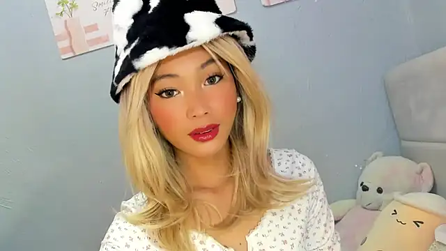 Snapshot of Anne_the_virgin chatting on 10.29.25 Anne the virgin online show from 10.29.25