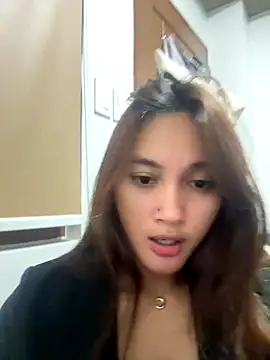 Snapshot of LanySylvia chatting on 10.27.25 LanySylvia online show from 10.27.25
