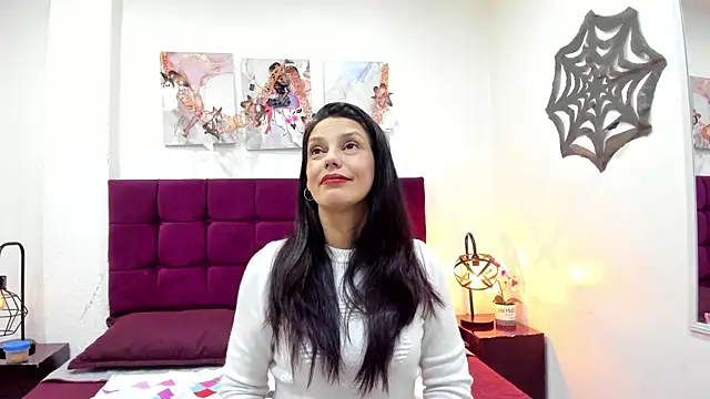 Snapshot of MashaPiink chatting on 10.30.25 MashaPiink online show from 10.30.25