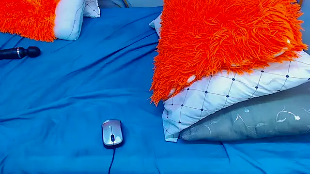 Snapshot of SEXYELLOWALICE chatting on 02.15.26 SEXYELLOWALICE online show from 02.15.26