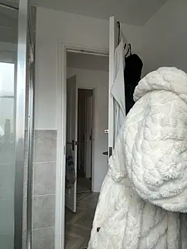 Snapshot of BELLABLACKXUK chatting on 10.13.25 BELLABLACKXUK online show from 10.13.25