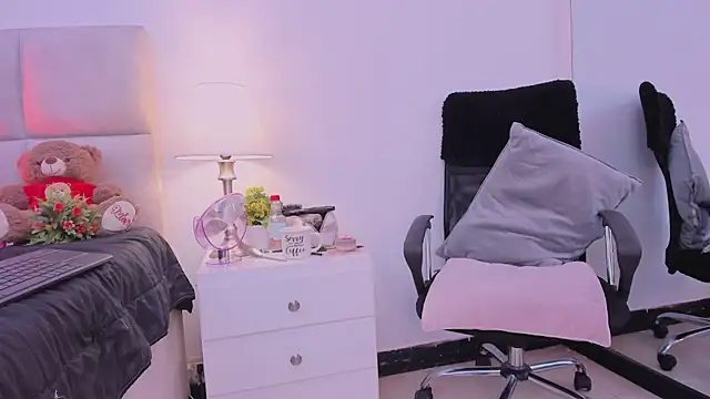 AbbySaennz online show from 09.16.25