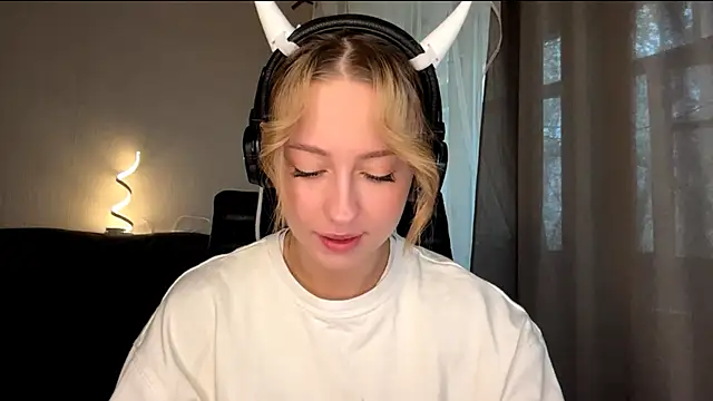 Jetta Corsacami online show from 10.19.25