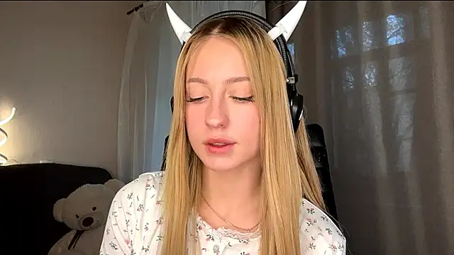 Jetta Corsacami online show from 10.20.25