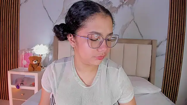 Snapshot of LunaRosse_ chatting on 06.19.26 LunaRosse online show from 06.19.26