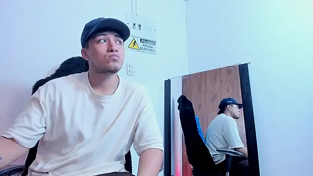 Snapshot of juanmechanic_ chatting on 09.23.25 juanmechanic online show from 09.23.25