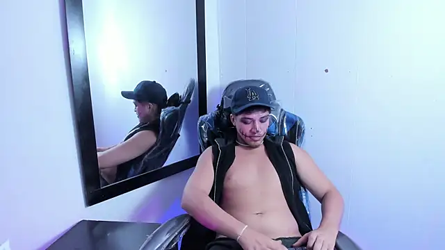 Snapshot of juanmechanic_ chatting on 10.10.25 juanmechanic online show from 10.10.25