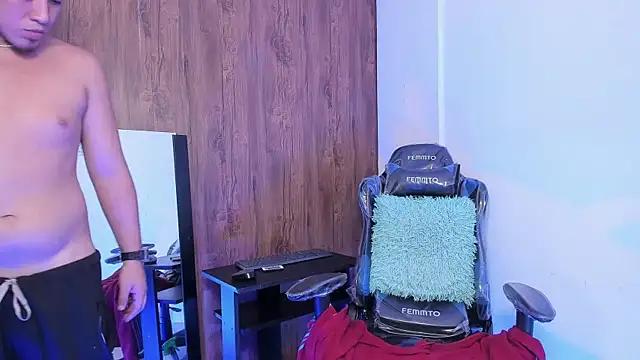 Snapshot of juanmechanic_ chatting on 10.12.25 juanmechanic online show from 10.12.25