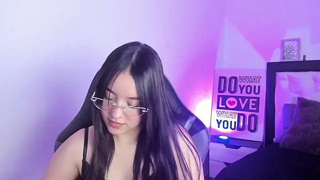 KimGarces online show from 09.17.25