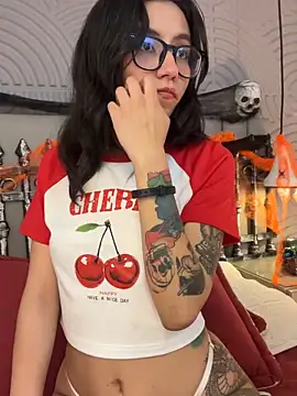 eviegothel  online show from 11.05.25