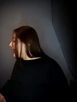 AriNights online show from 10.25.25