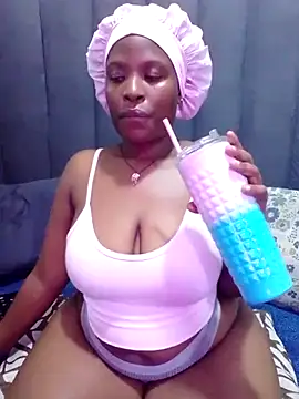 MrsMxx25 online show from 10.16.25