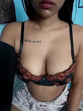 Snapshot of Ema-01 chatting on 11.20.25 Ema-01 online show from 11.20.25