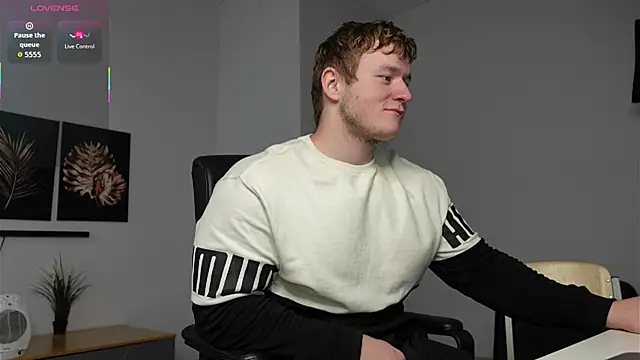 Snapshot of Richard_Dullas chatting on 09.30.25 Richard Dullas online show from 09.30.25