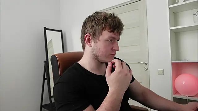 Snapshot of Richard_Dullas chatting on 10.07.25 Richard Dullas online show from 10.07.25