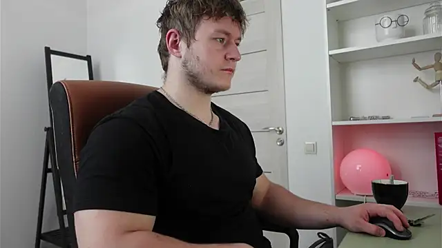 Snapshot of Richard_Dullas chatting on 10.08.25 Richard Dullas online show from 10.08.25