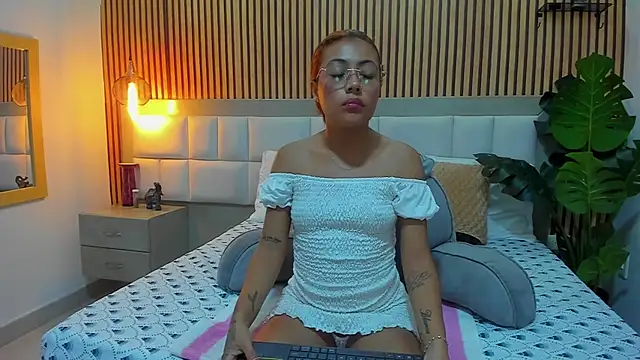 KattyBonnie online show from 10.21.25