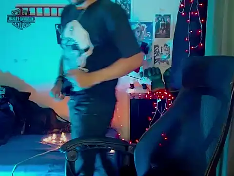 Snapshot of cortelioni_massimo_ chatting on 11.05.25 cortelioni massimo online show from 11.05.25