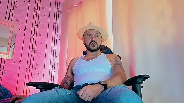 Snapshot of AlphaDrip chatting on 10.08.25 AlphaDrip online show from 10.08.25