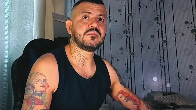 Snapshot of AlphaDrip chatting on 11.08.25 AlphaDrip online show from 11.08.25