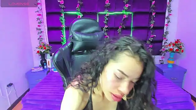 Nanis James online show from 03.14.26