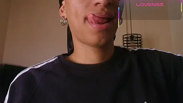 Snapshot of Dom_venena chatting on 09.18.25 Dom venena online show from 09.18.25