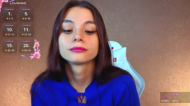 Leila Hefner online show from 09.26.25