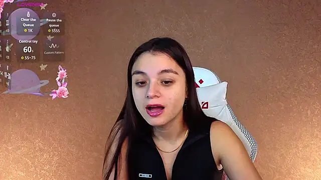 Leila Hefner online show from 10.10.25