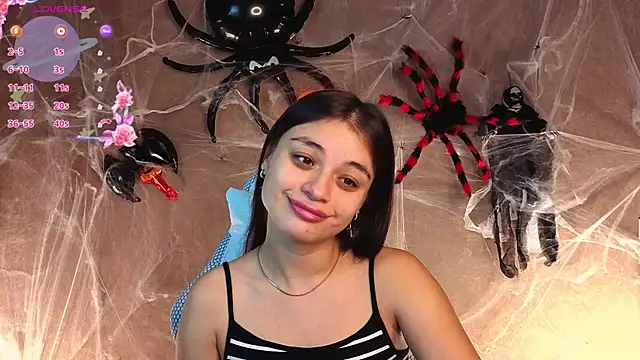 Leila Hefner online show from 10.15.25