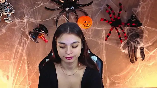 Leila Hefner online show from 10.23.25