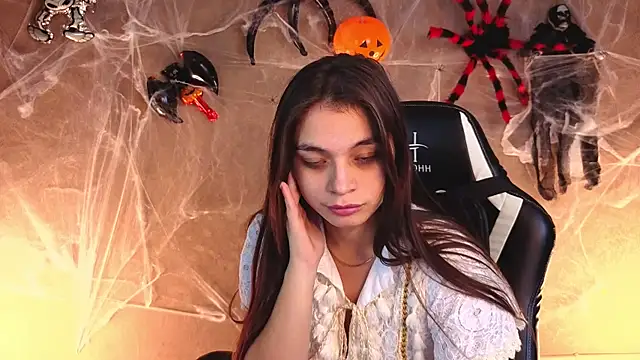 Leila Hefner online show from 10.30.25