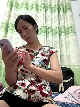 Snapshot of crhong666 chatting on 09.10.25 crhong666 online show from 09.10.25