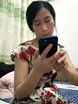 Snapshot of crhong666 chatting on 09.17.25 crhong666 online show from 09.17.25