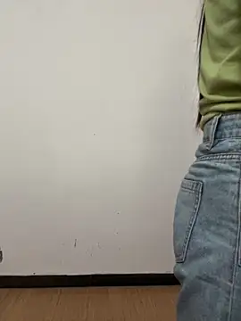 Snapshot of crhong666 chatting on 09.22.25 crhong666 online show from 09.22.25