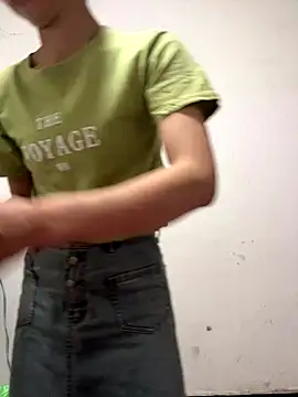 Snapshot of crhong666 chatting on 09.24.25 crhong666 online show from 09.24.25