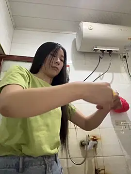 Snapshot of crhong666 chatting on 10.01.25 crhong666 online show from 10.01.25