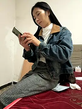 Snapshot of crhong666 chatting on 10.21.25 crhong666 online show from 10.21.25