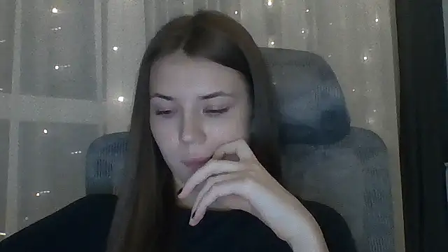 Snapshot of JennaCash chatting on 12.19.25 JennaCash online show from 12.19.25