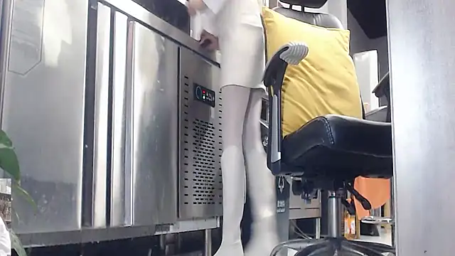 Snapshot of Eileen-L chatting on 09.30.25 Eileen-L online show from 09.30.25