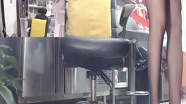 Snapshot of Eileen-L chatting on 10.04.25 Eileen-L online show from 10.04.25