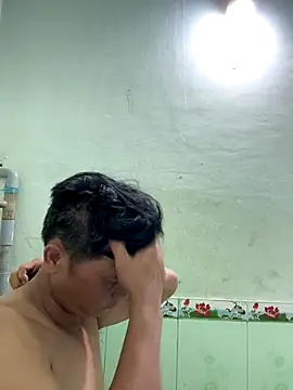 Snapshot of hotboy2x chatting on 10.21.25 hotboy2x online show from 10.21.25