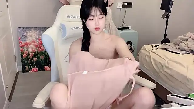 Snapshot of Sheepoooooooo chatting on 09.30.25 Sheepoooooooo online show from 09.30.25